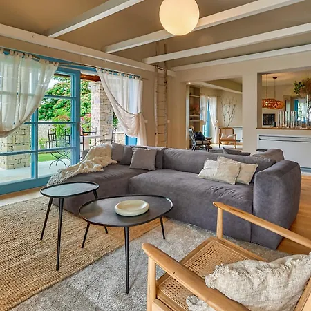 Griota For 8 People Near Umag With Private Pool, Jacuzzi & Sea View - Pet Friendly Villa Vilanija