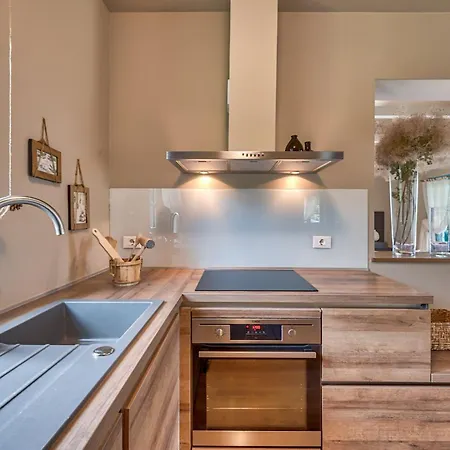 Villa Griota For 8 People Near Umag With Private Pool, Jacuzzi & Sea View - Pet Friendly Vilanija