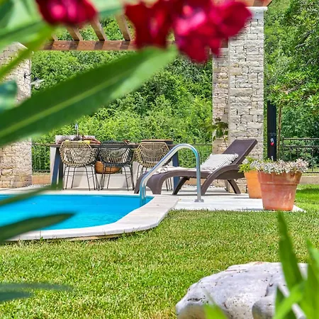 Griota For 8 People Near Umag With Private Pool, Jacuzzi & Sea View - Pet Friendly Vilanija