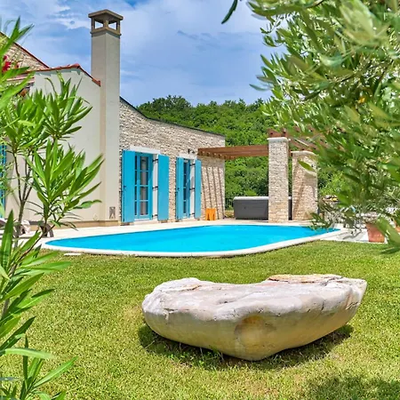 Griota For 8 People Near Umag With Private Pool, Jacuzzi & Sea View - Pet Friendly * Vilanija