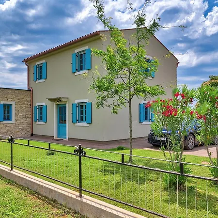 Griota For 8 People Near Umag With Private Pool, Jacuzzi & Sea View - Pet Friendly * Vilanija