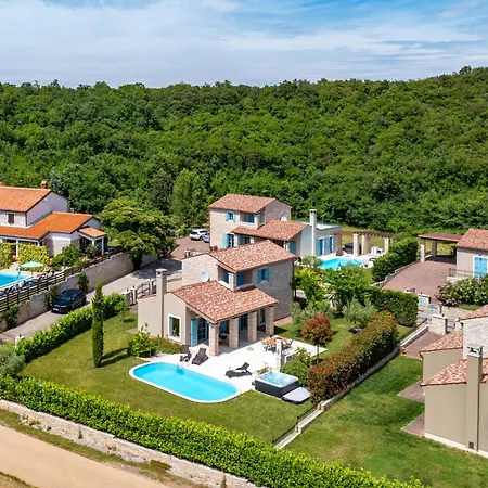 Griota For 8 People Near Umag With Private Pool, Jacuzzi & Sea View - Pet Friendly Villa *