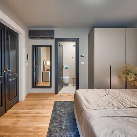 Griota For 8 People Near Umag With Private Pool, Jacuzzi & Sea View - Pet Friendly * Vilanija